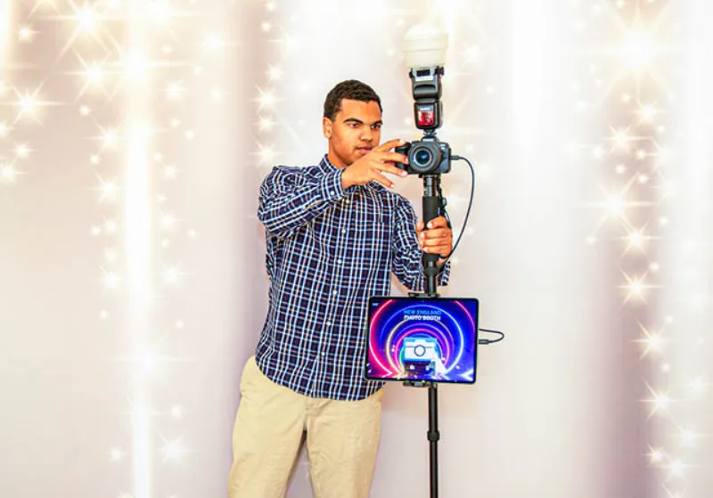 Professional Canon camera and flash equipment used for Roaming Photo Booth